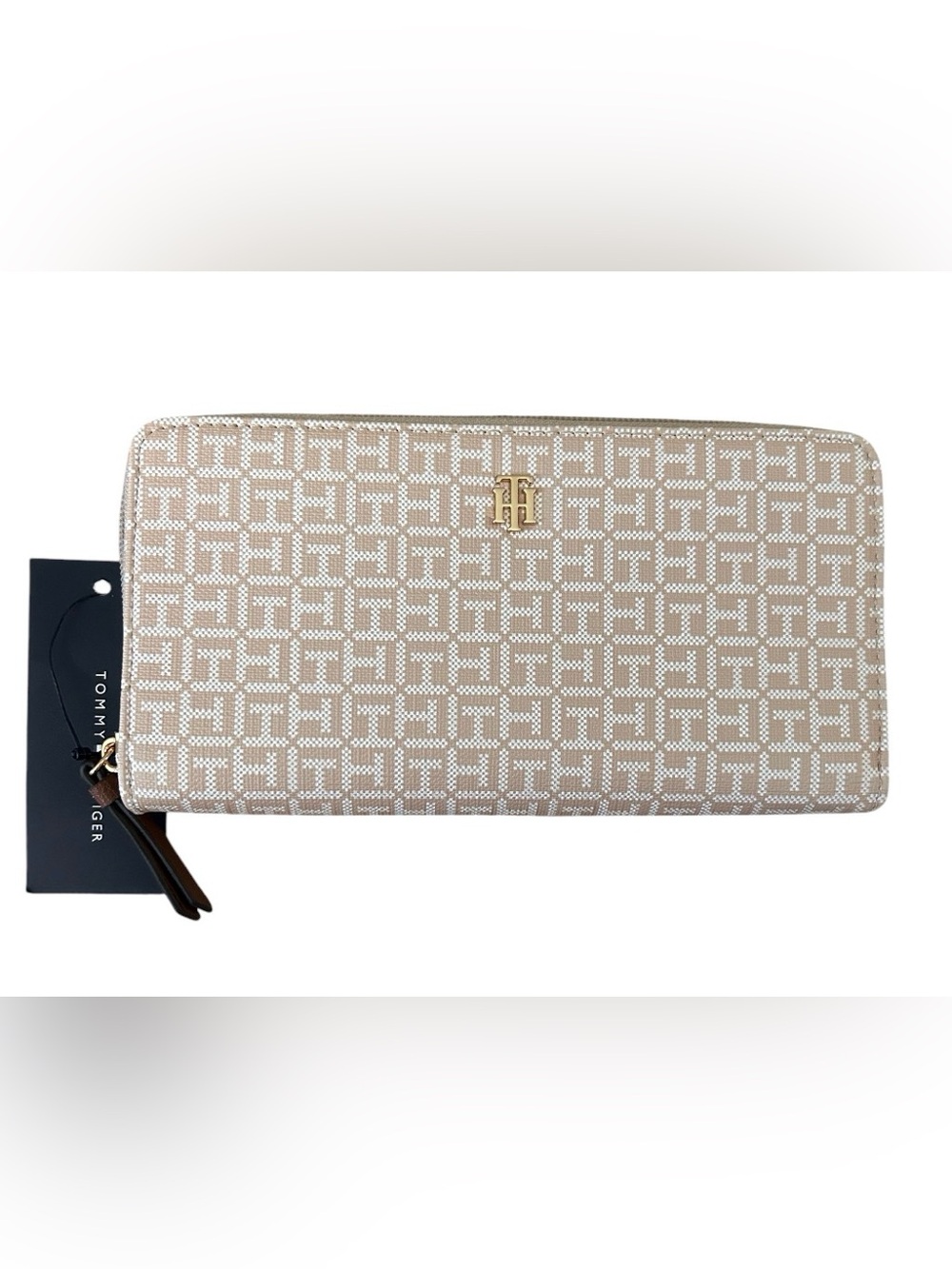Tommy Hilfiger  Monogram Wallet Zip Around Wallet / Flap Wallet NWT